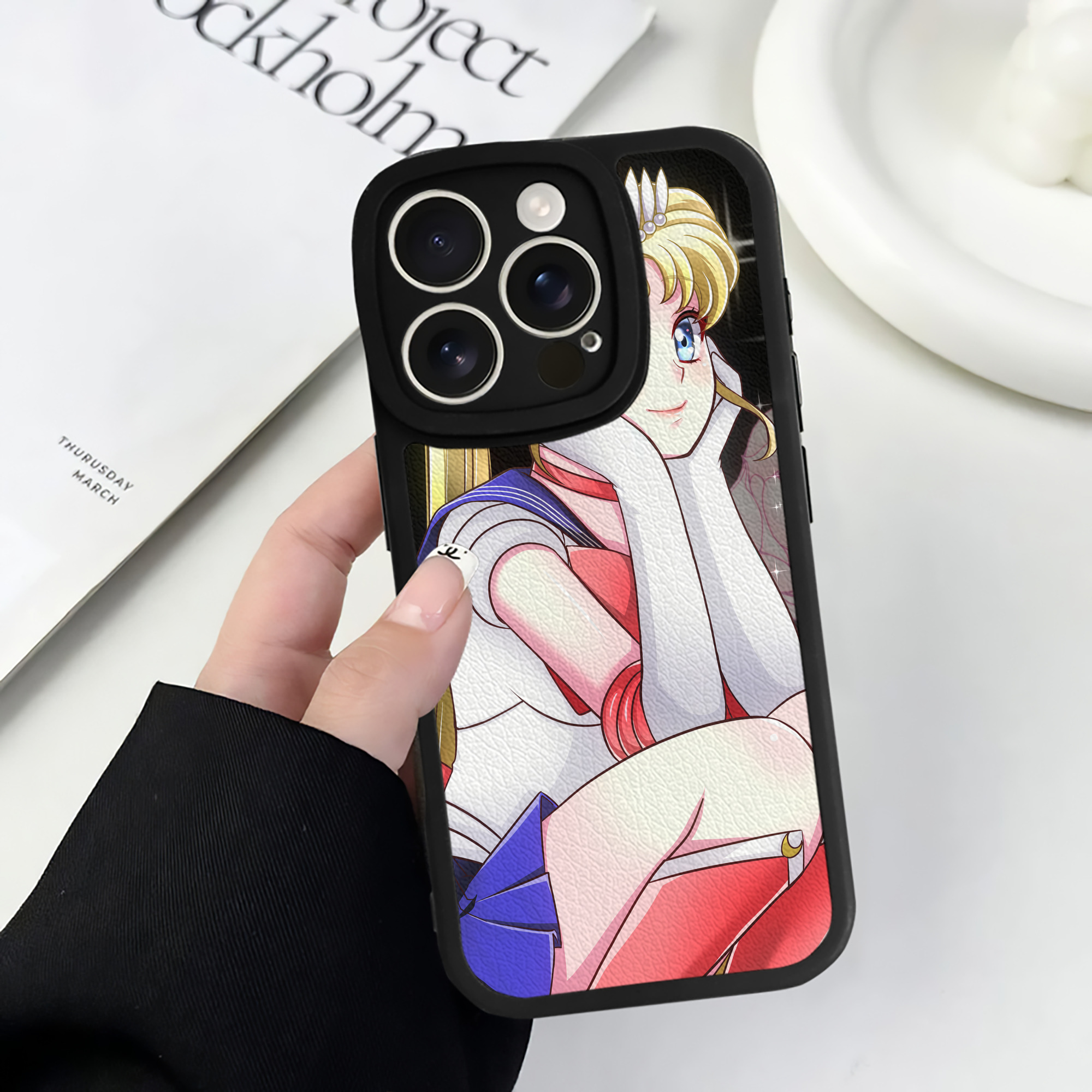 （画像用） 美少女戦士セーラームーン Sailor Moon 【iPhone 16シリーズ対応】シリコンスマホケース（レザー調） 材質：シリコン
